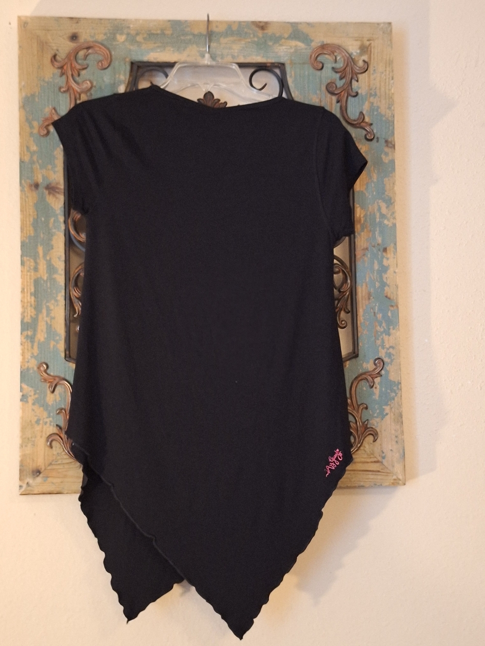 Black Short-Sleeve Tunic with Pink & Yellow Sugar Skull Graphic. NWT Size Large - Picture 6 of 8